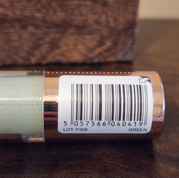 REVOLUTION CONCEAL & CORRECT - GREEN - Picture 2 of 7